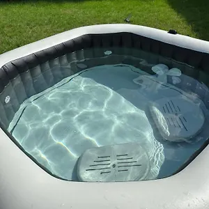 Traumhafte Haushaelfte Mit Kamin, Garten & Whirlpool Berlin
